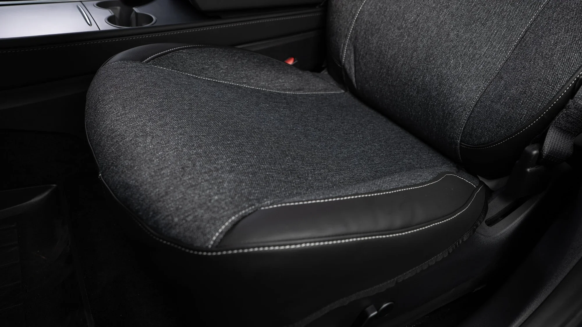 Autostoelhoes Tesla Model 3/Y: Perfect Passend, Robuust, Waterafstotend, Veganleer – Gemaakt in Zweden - Image 4