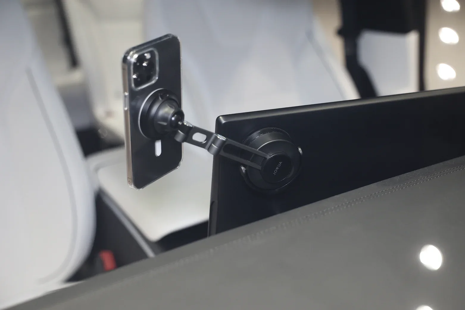 Tesla Model 3 Telefoonhouder iPhone MagSafe Draadloos Opladen - Image 4