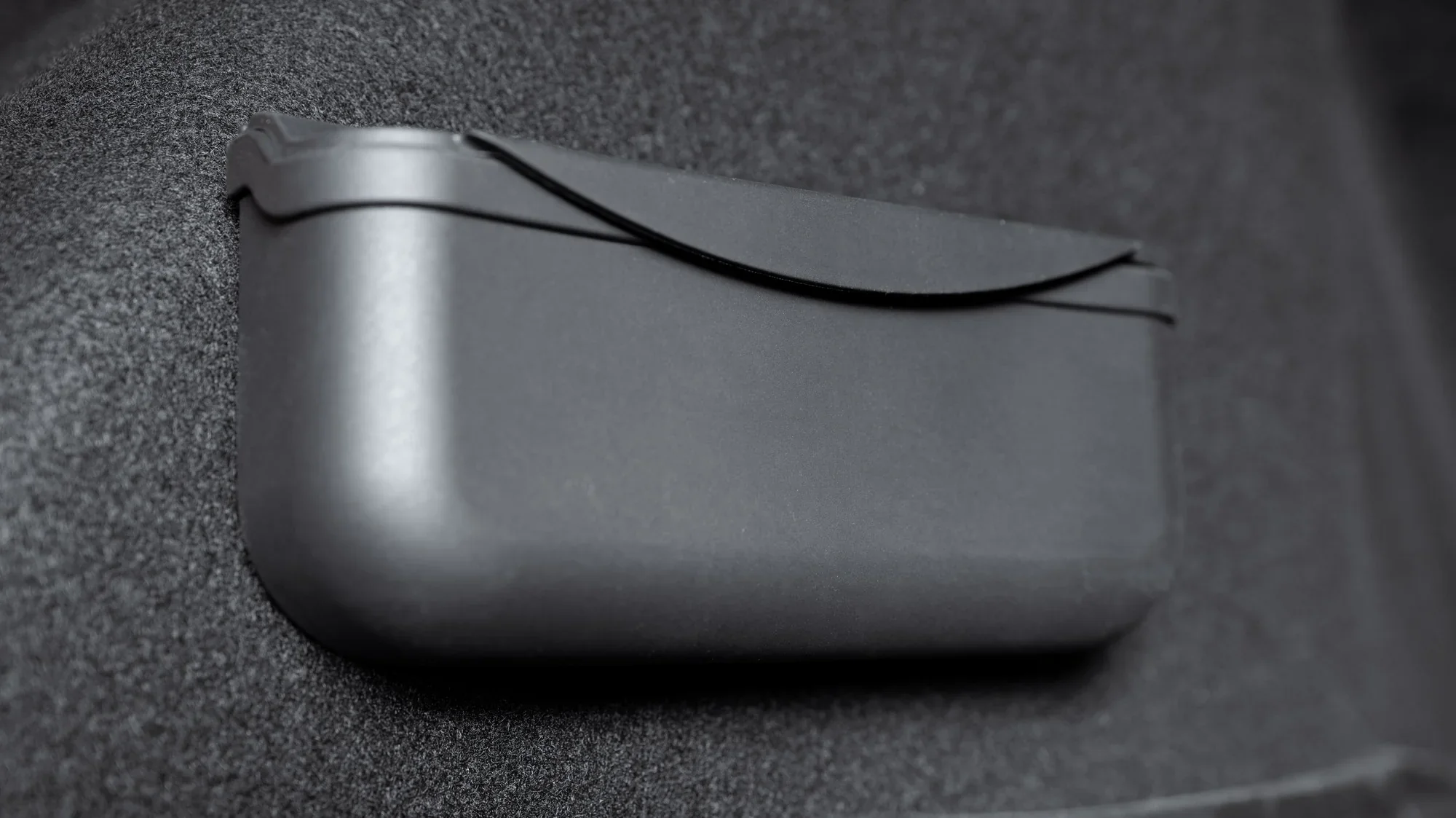Siliconen Brillenkoker met Klittenband Tesla Model Y Model 3 Model S en Model X - Praktische Auto Accessoires in Nederland en België - Image 3