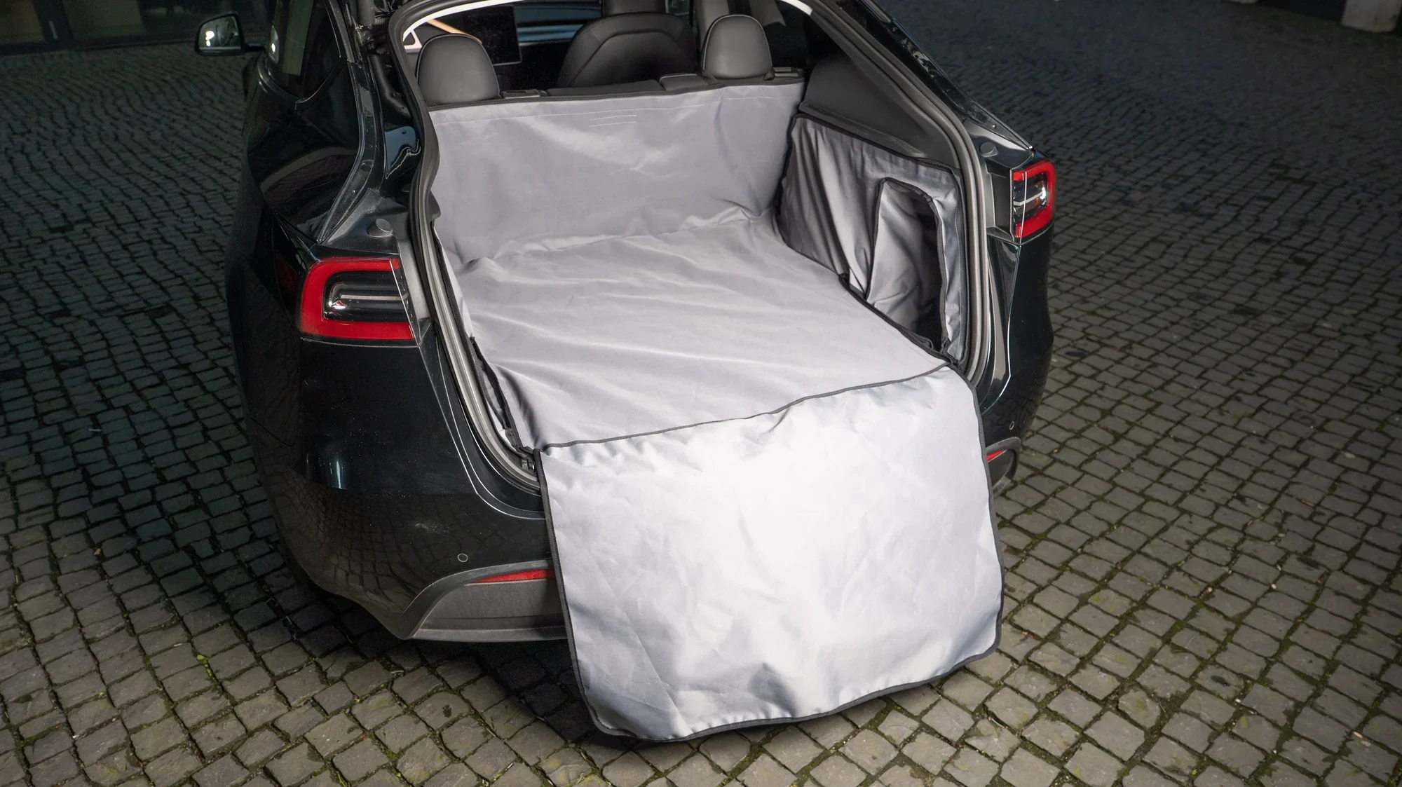 Tesla Model Y Kofferbakbeschermer: Bescherming Honden & Lading | PVC | Op Maat Gemaakt 🚗🐾 - Image 7