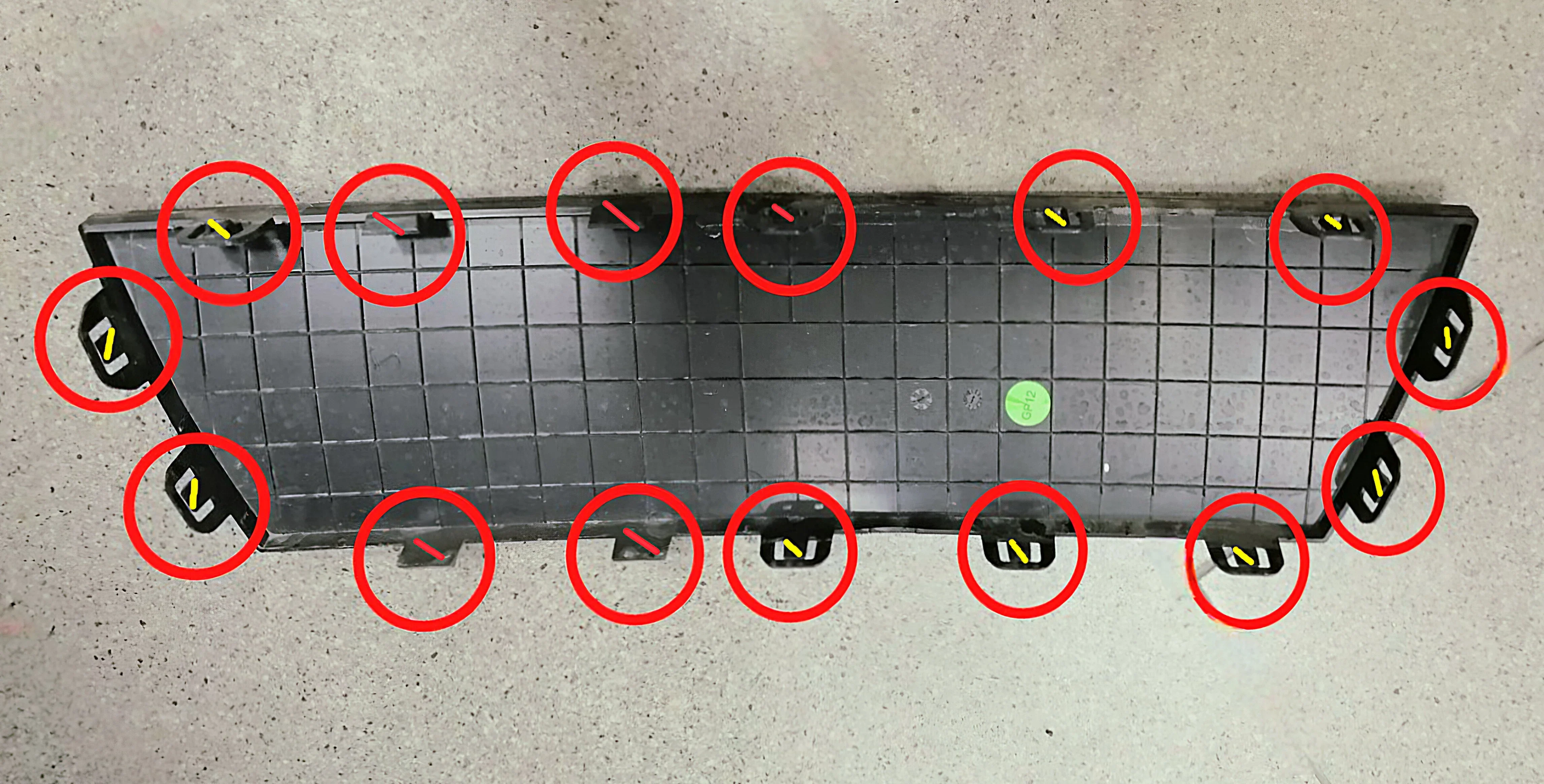 Tesla Model Y Trekhaak Afdekplaat Magnetisch - Image 3